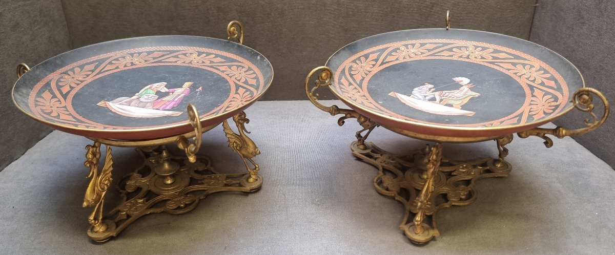 COPPIA PIATTI PORCELLANA DIPINTI SU BASI IN BRONZO - FRANCIA - NAPOLEONE III - DELL'800