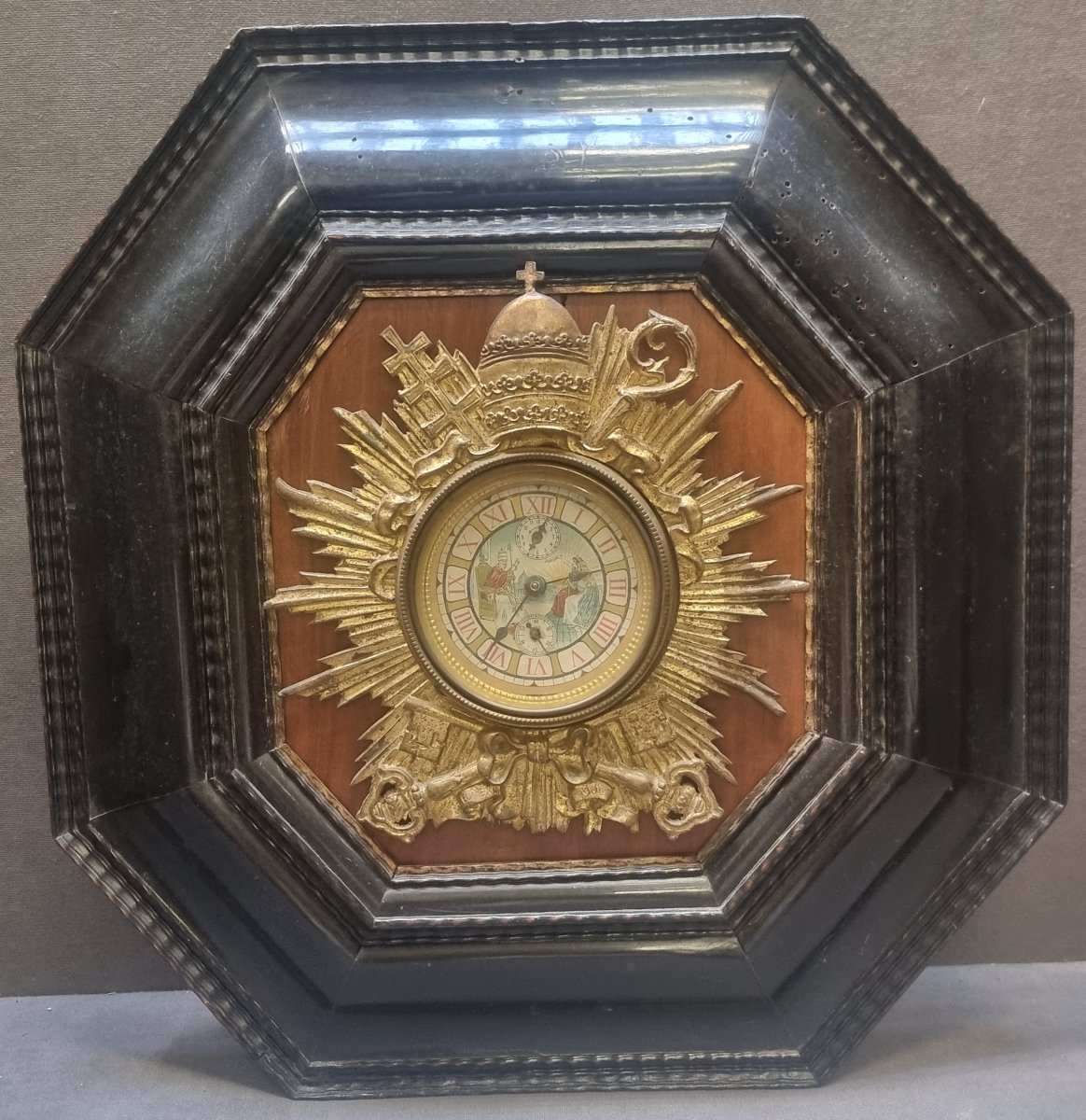 OROLOGIO IN BRONZO GIUBILEO LEONE XIII - 1900 - MONTATO SU CORNICE FIAMMINGA DELL'600