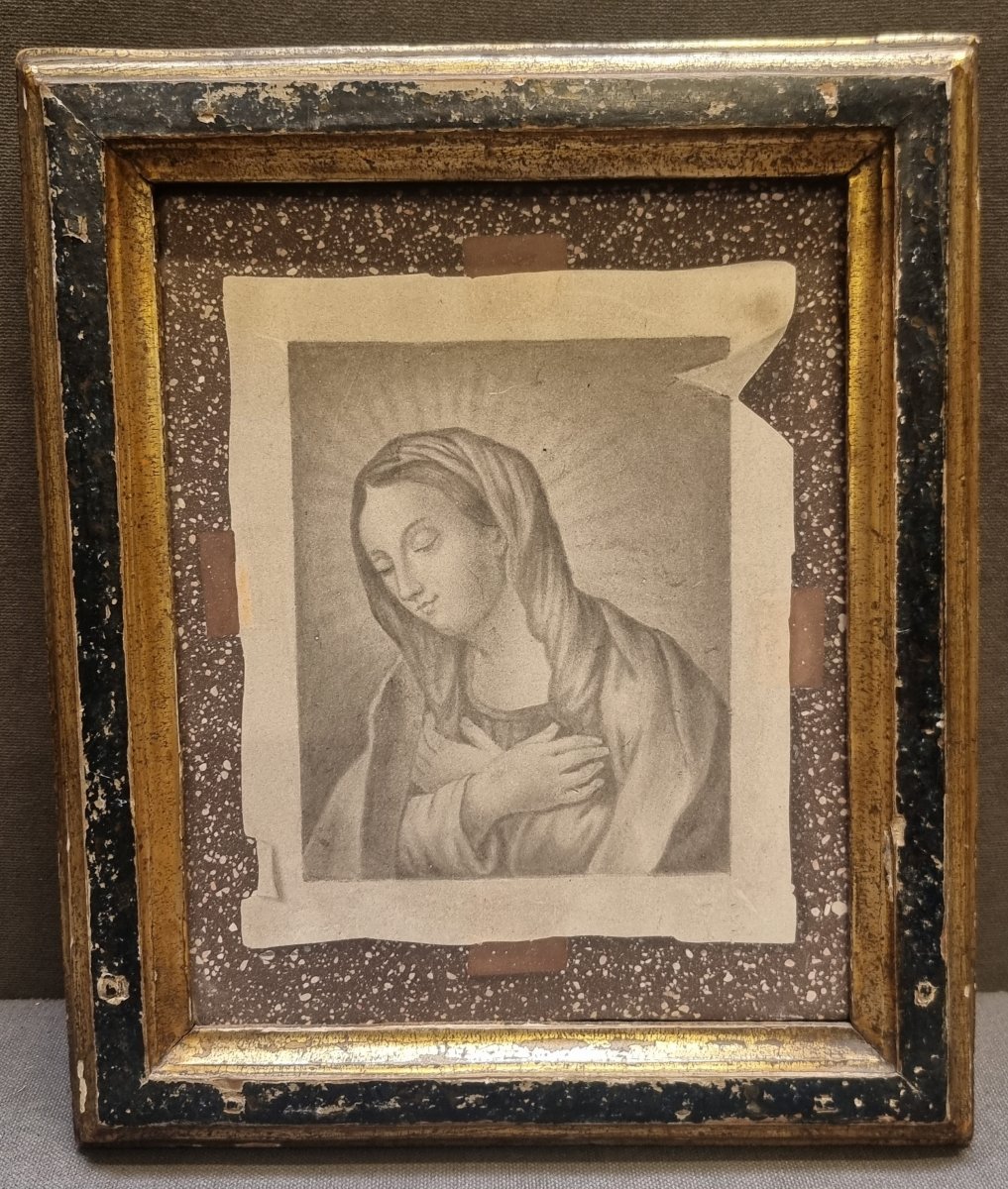 MATTONELLA IN SCAJOLA RAFFIGURANTE DISEGNO MADONNA SU PIANO IN PORFIDO