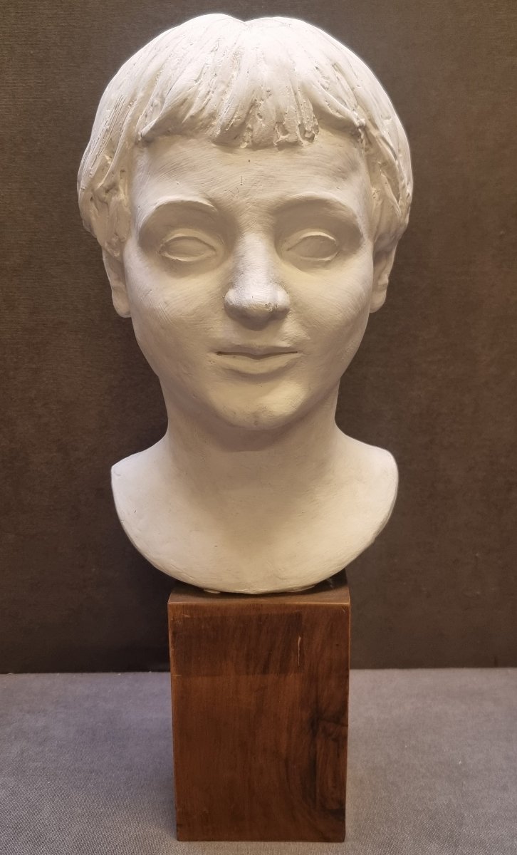 SCULTURA IN GESSO 1935 RAFFIGURANTE RAGAZZO SU BASE IN LEGNO - ALFONSO DI PASQUALE (1899-1987)
