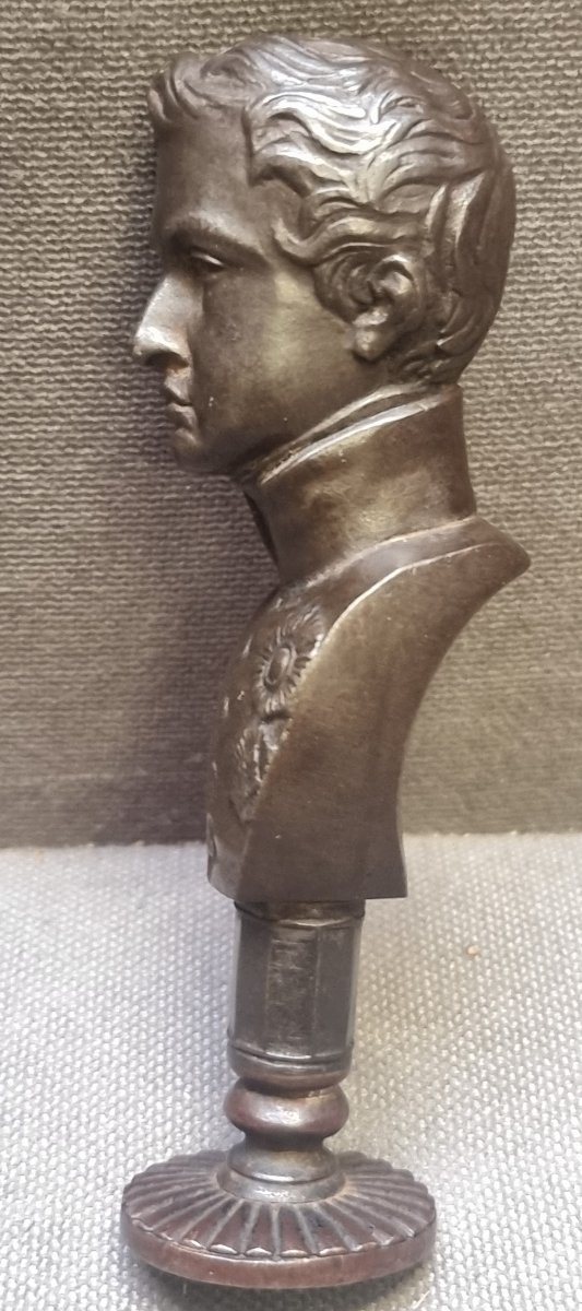 TIMBRO IN FERRO ACCIAIOSO TIRATO A MARTELLO - RAFFIGURANTE BUSTO DI NOBILE CON STEMMA ARALDICO-photo-4