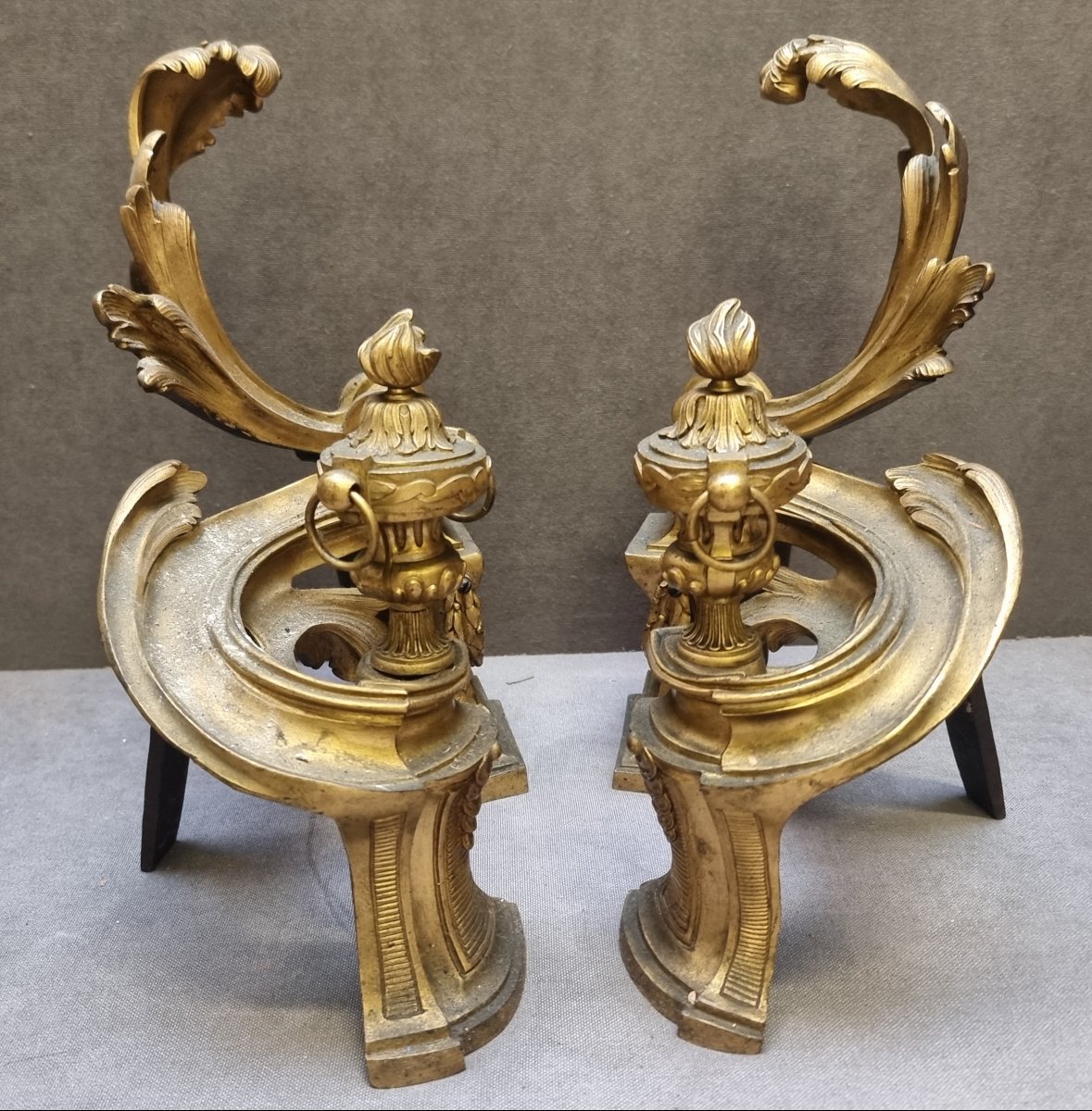 COPPIA ALARI DA CAMINO IN BRONZO DORATO - FRANCIA LUIGI XV - Metà del XVIII secolo-photo-1
