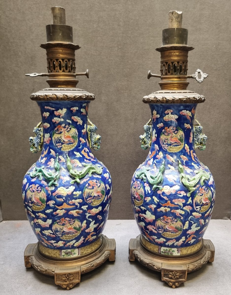 COPPIA LAMPADE DA TAVOLO IN PORCELLANA CINESE e BRONZO DORATO - FRANCIA, NAPOLEONE III 