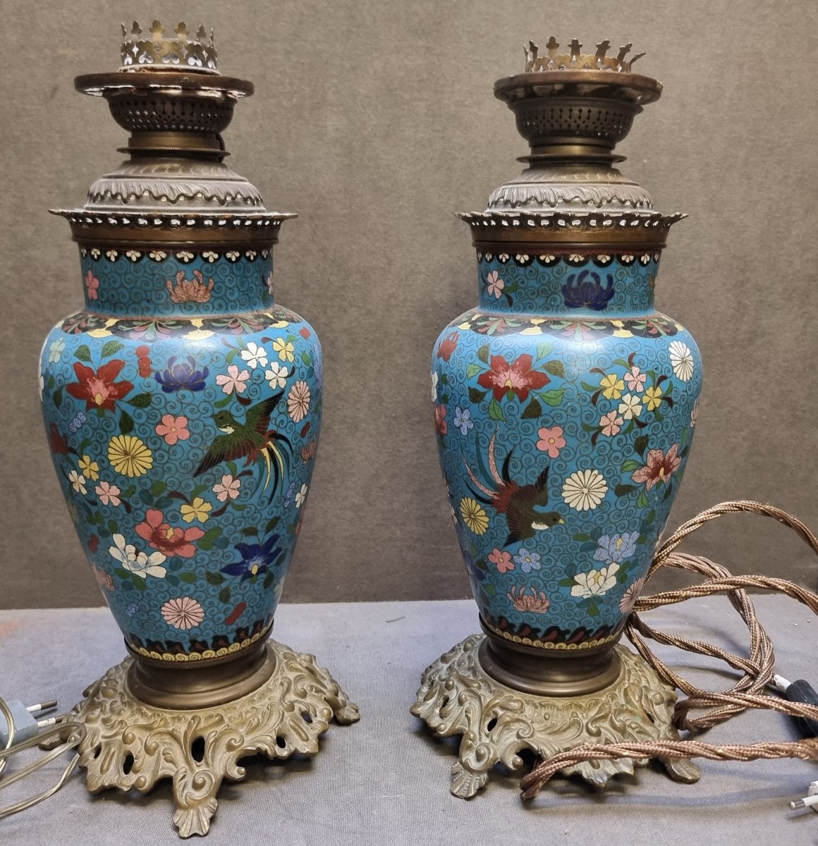 COPPIA LAMPADE DA TAVOLO IN CLOISONNE E BRONZO - FRANCIA, NAPOLEONE III - DELL'800