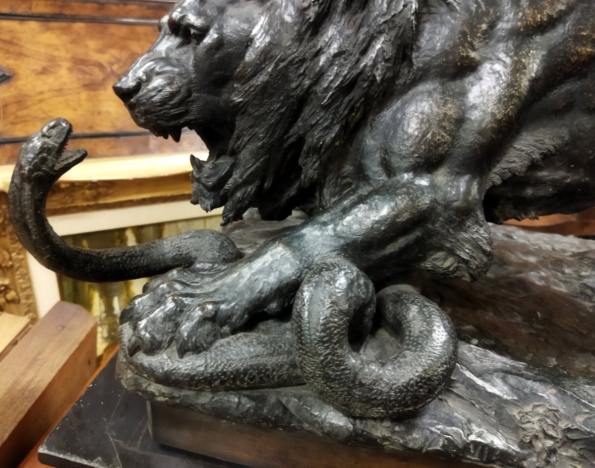 SCULTURA IN BRONZO SU BASE IN MARMO - LEONE CHE COMBATTE CON SERPENTE - seconda metà dell'800-photo-1