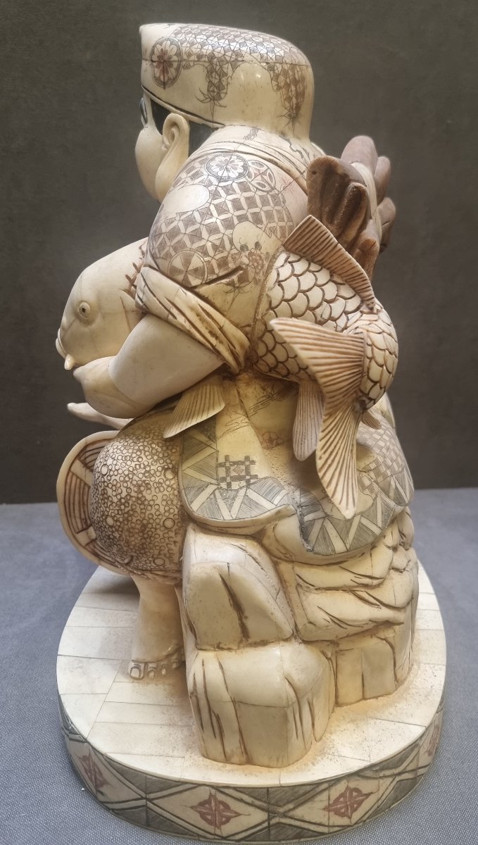 SCULTURA IN PIASTRE D'OSSO APPLICATE - UOMO CON PESCE - ORIENTALE - anni '70-photo-1