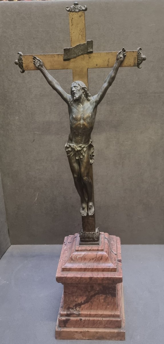 CROCEFISSO IN BRONZO SU BASE IN MARMO - ROMA, PRIMA META XIX SECOLO