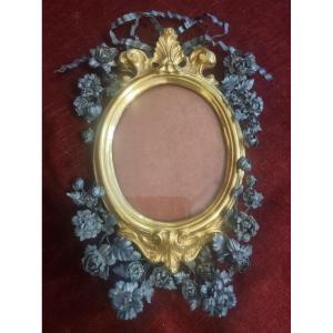 CORNICE IN RAME DORATO CON FIORI E NASTRO IN ARGENTO - META' DEL XVIII SECOLO