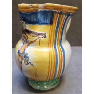 BROCCA IN MAIOLICA CON FIGURA DI CRISTO - CENTRO ITALIA - dell'700