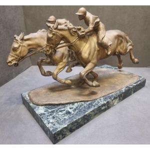 Scultura in bronzo – COPPIA FANTINI A CAVALLO, su base in marmo Verde delle Alpi