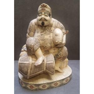 SCULTURA IN PIASTRE D'OSSO APPLICATE - UOMO CON PESCE - ORIENTALE - anni '70