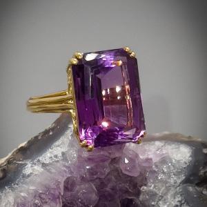 Vintage Ring In 18k Yellow Gold, Set With An Amethyst