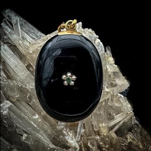Napoleon III Sentimental Medallion In Black Onyx And 18 Carat Gold, Set With A Small Flower At The