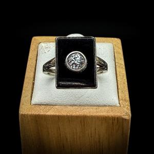 Art Deco Ring In White Gold, Onyx And Diamond - 18 Carat Gold Elegant Art Deco Style Ring, 