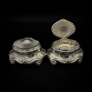 Pair Of Shell-patterned Salt Cellars In Cast Silver, First Standard – France, Early 20th Century