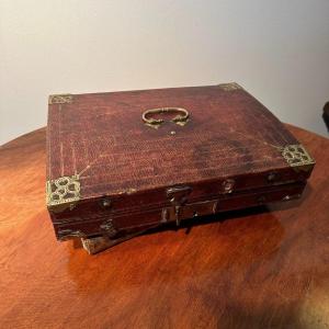 Writing Case In Red Leather With Traces Of Gilding. Late 17th, Early 18th Century.