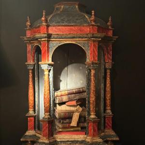 Polychrome Wooden Niche From The 17th And 18th Centuries