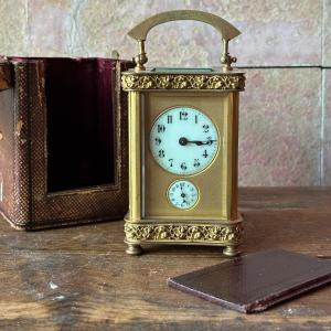 Horloge de voyage et réveil en bronze doré et cristal