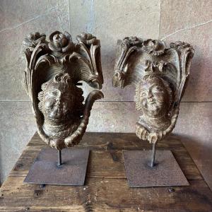 Pair Of Angels Carved In Wood. Late 17th Century - Early 18th Century.