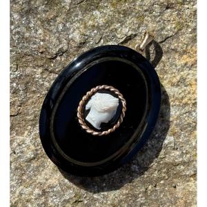 Gold Onyx And Cameo Pendant