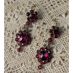 Perpignan Garnet And 18 Ct Gold Earring