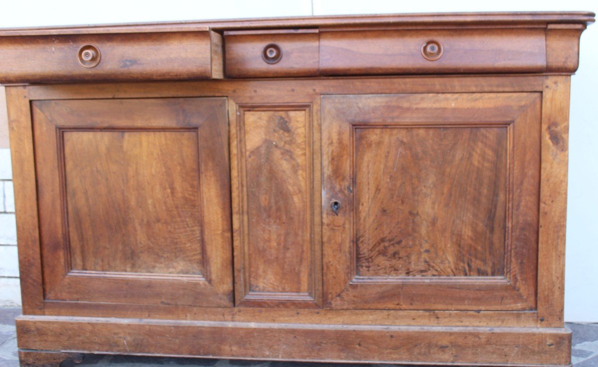 CREDENZA CAPPUCCINA A DUE PORTE E TRE CASSETTI IN NOCE MASSELLO, VERSO 1870-1880-photo-1