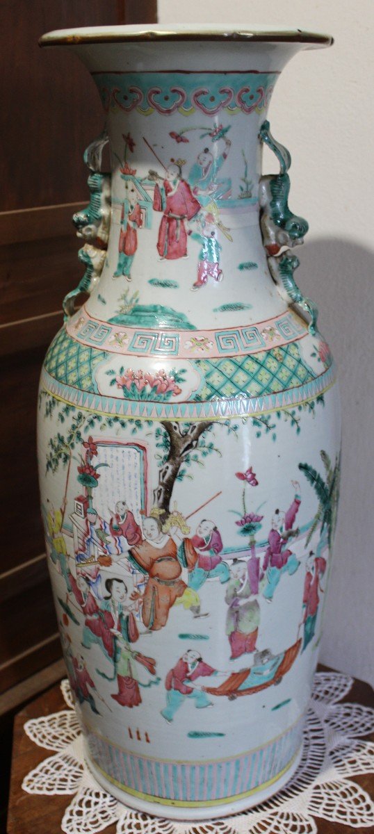 VASO IN PORCELLANA CINESE DELLA FAMIGLIA ROSA, EPOCA GUANGXU, FINE DEL XIX SECOLO.