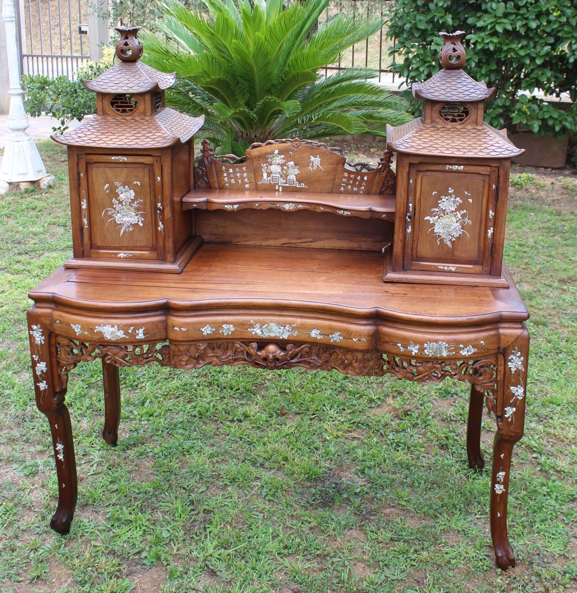 SCRIVANIA CON LA SUA POLTRONA INTARSIATI IN MADREPERLA, VIETNAM XIX SECOLO.-photo-4