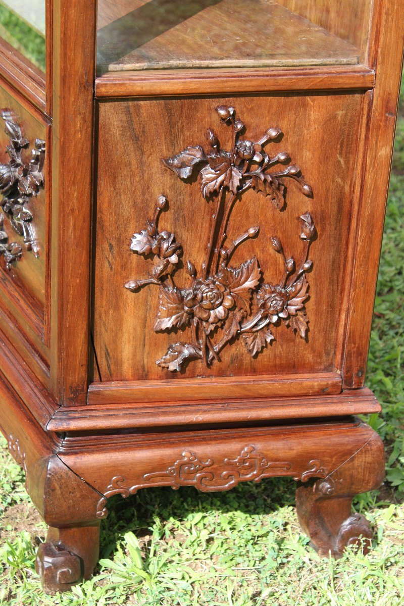 Vetrina orientale in legno intagliato, fine XIX secolo.-photo-3