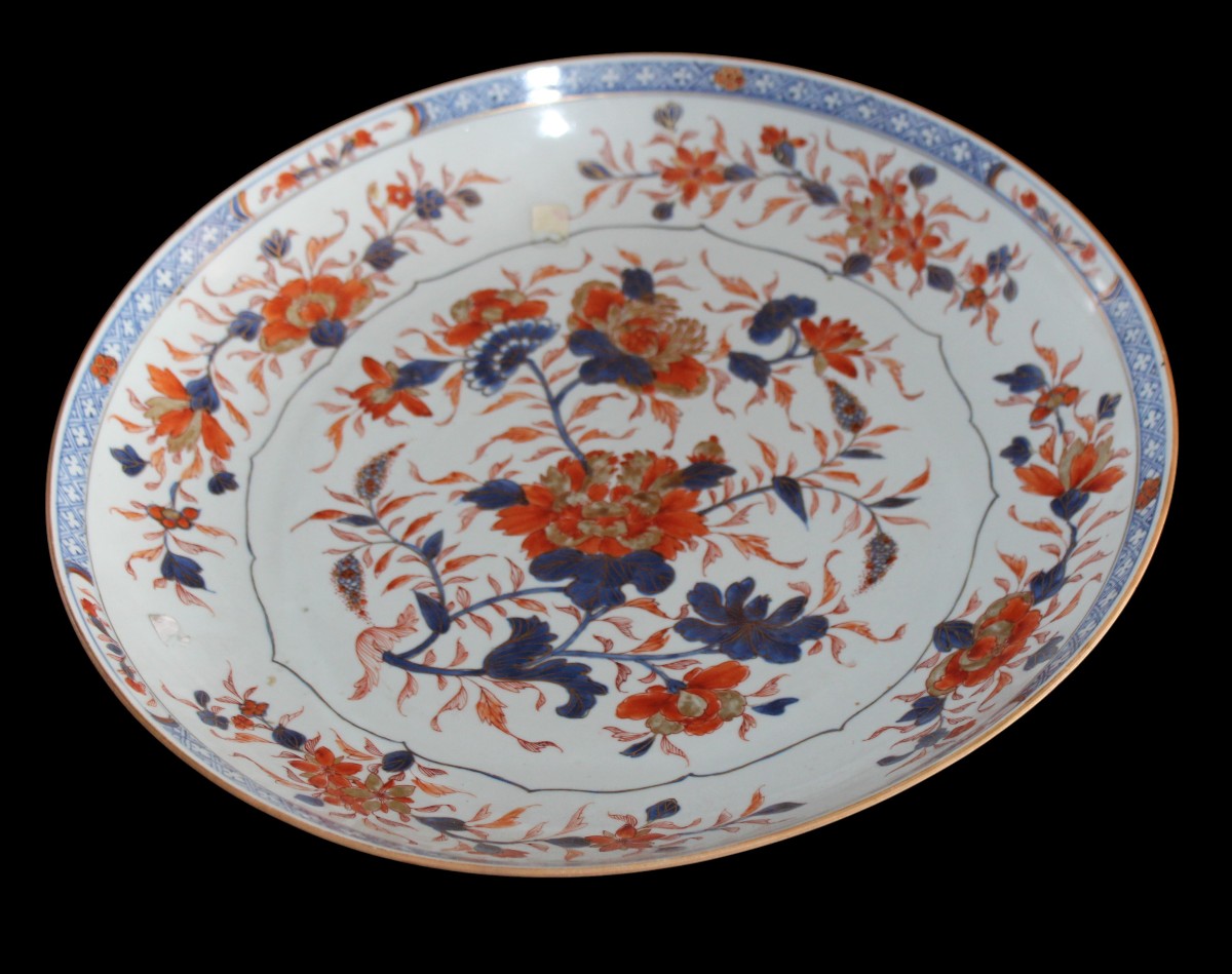 GRANDE PIATTO IN PORCELLANA CINESE IMARI DEL XVIII SECOLO, DI EPOCA QIANLONG, 38 CM