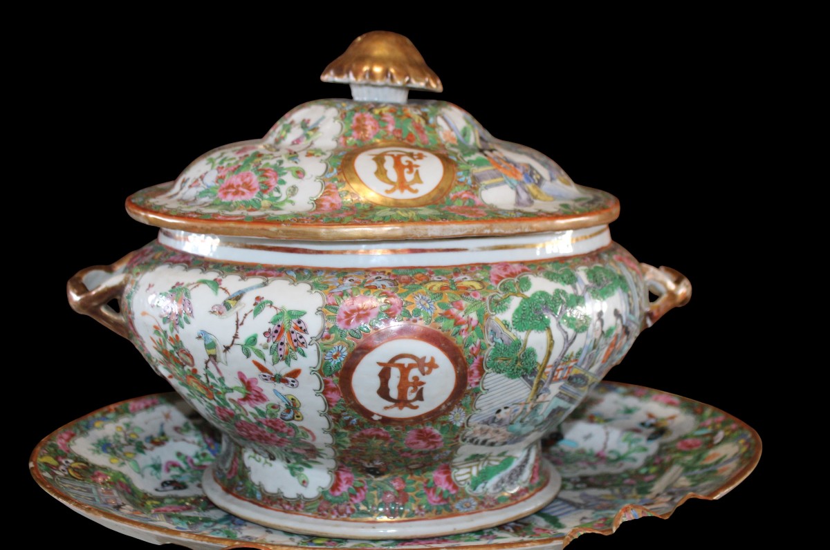 GRANDE SERVIZIO DA PRANZO IN PORCELLANA CINESE CANTON, XIX SECOLO, DI 112 PEZZI.-photo-3