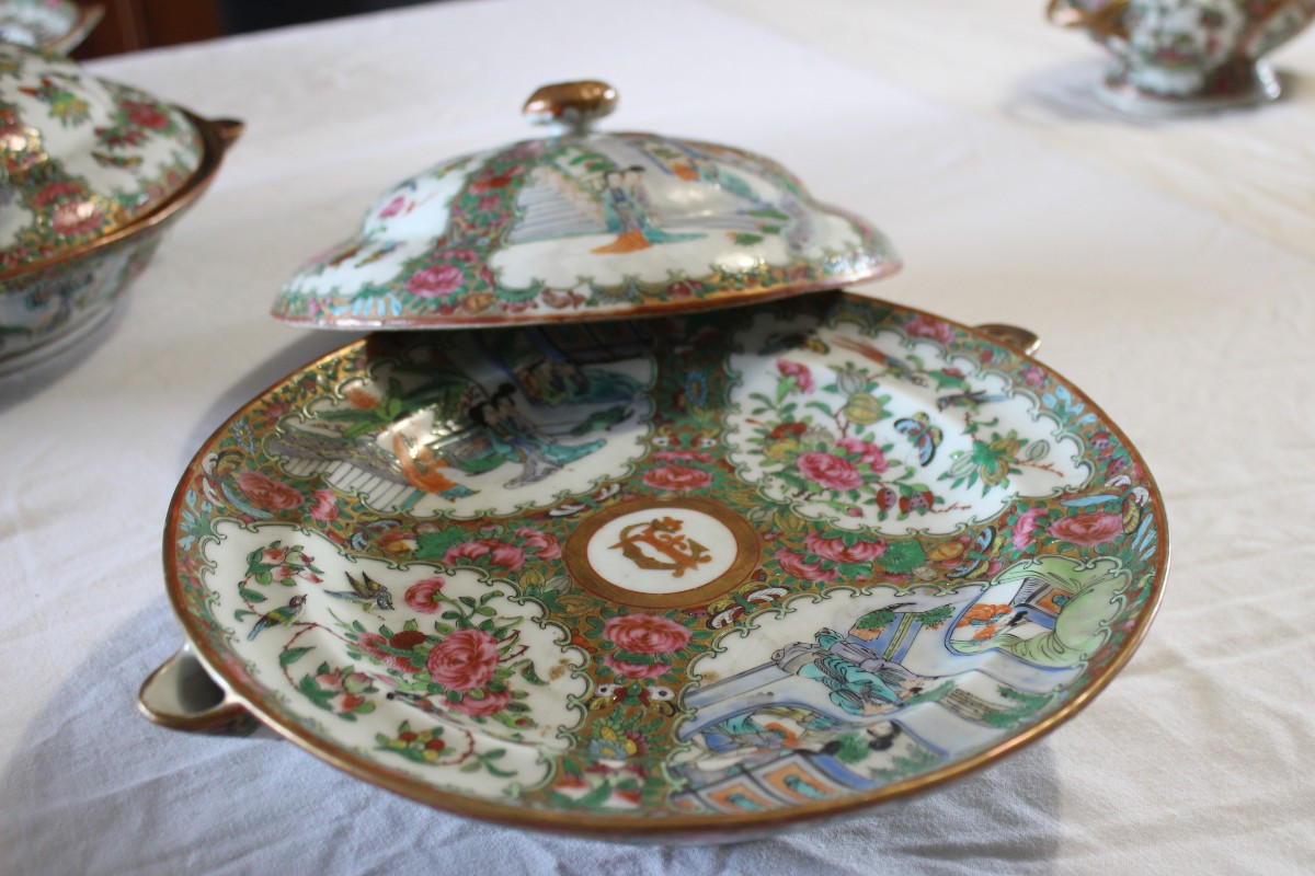 GRANDE SERVIZIO DA PRANZO IN PORCELLANA CINESE CANTON, XIX SECOLO, DI 112 PEZZI.-photo-3