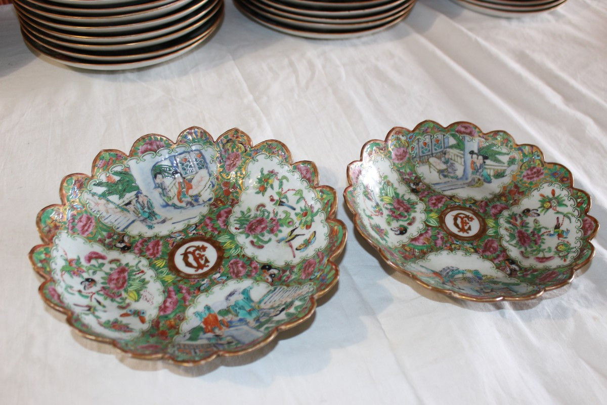 GRANDE SERVIZIO DA PRANZO IN PORCELLANA CINESE CANTON, XIX SECOLO, DI 112 PEZZI.-photo-4
