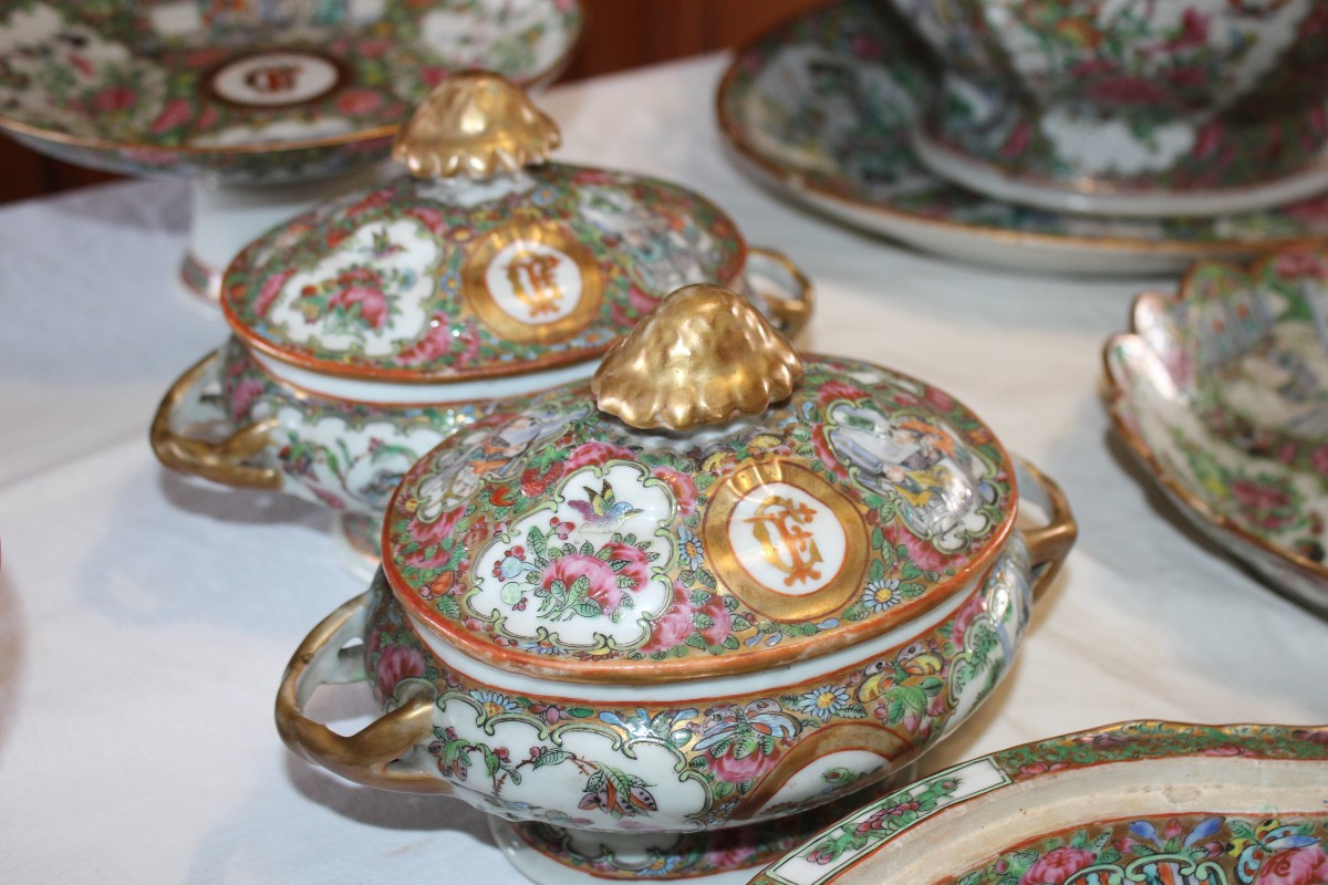 GRANDE SERVIZIO DA PRANZO IN PORCELLANA CINESE CANTON, XIX SECOLO, DI 112 PEZZI.-photo-5