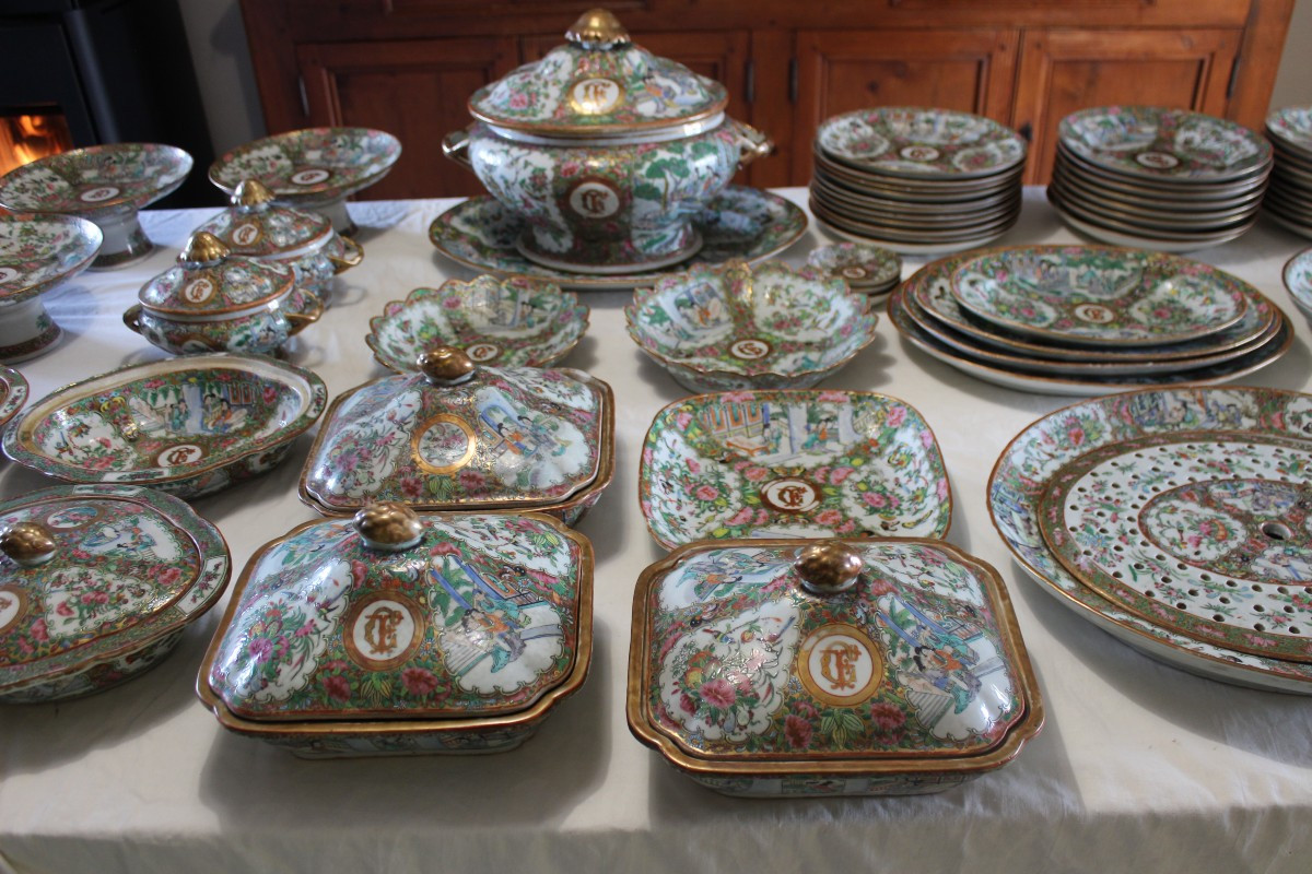 GRANDE SERVIZIO DA PRANZO IN PORCELLANA CINESE CANTON, XIX SECOLO, DI 112 PEZZI.-photo-8