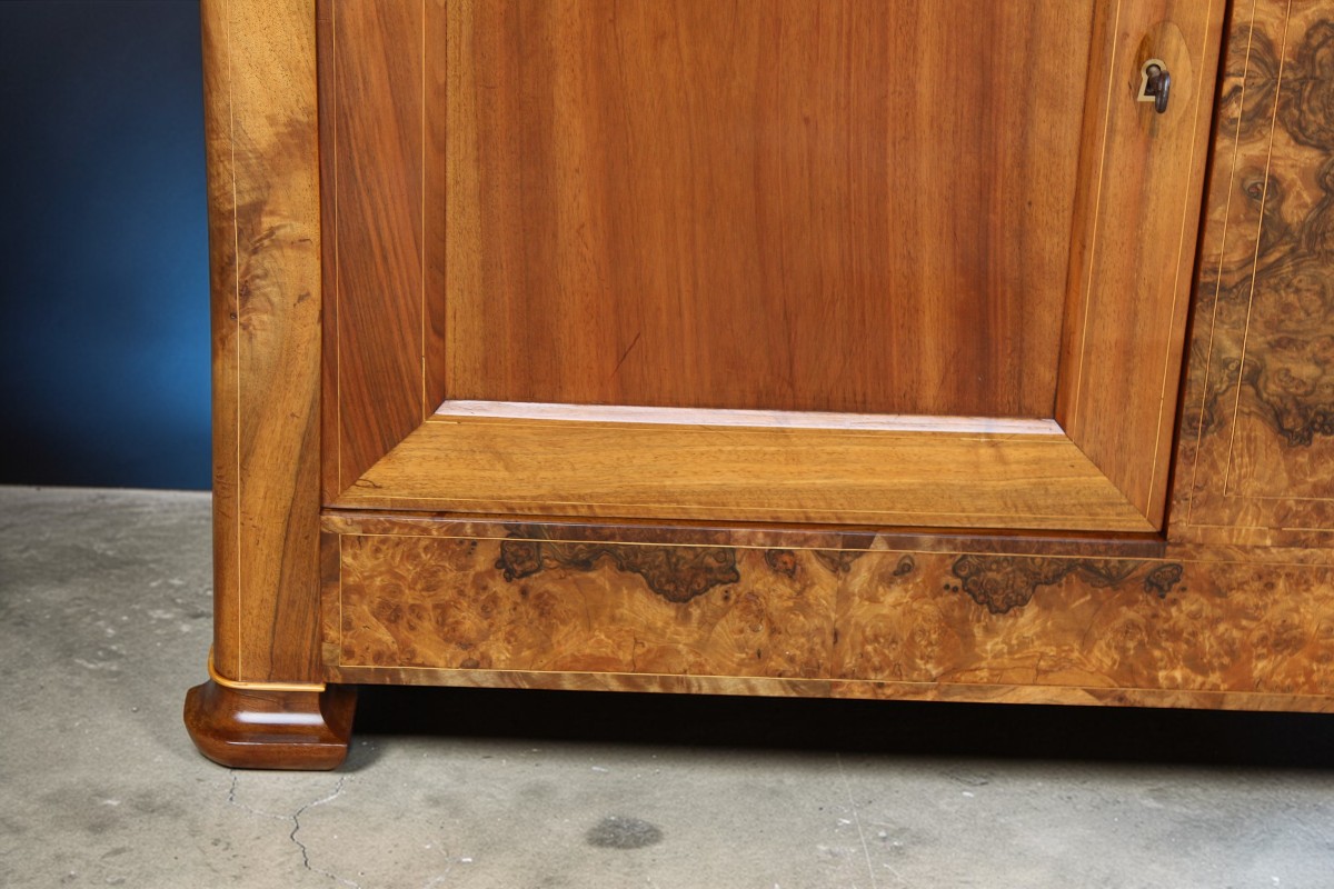 GRANDE CREDENZA CAPPUCCINA DI EPOCA  CARLO X (1830 CIRCA), IN NOCE E RADICA, XIX SECOLO.-photo-1