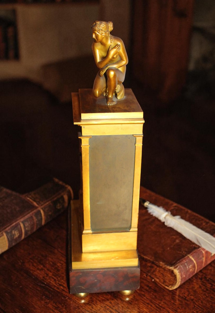 Pendola di epoca Restaurazione in bronzo dorato, Venere al bagno, 1830 circa.-photo-1