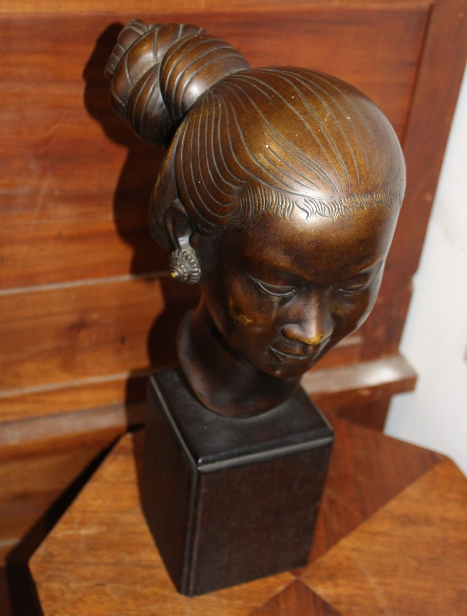 NGUYEN THANH LE (VIETNAM 1919-2006) BUSTO IN BRONZO "RAGAZZA VIETNAMITA", 1950 CIRCA.-photo-1