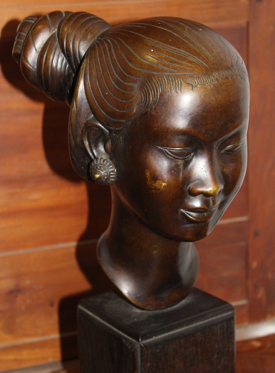 NGUYEN THANH LE (VIETNAM 1919-2006) BUSTO IN BRONZO "RAGAZZA VIETNAMITA", 1950 CIRCA.