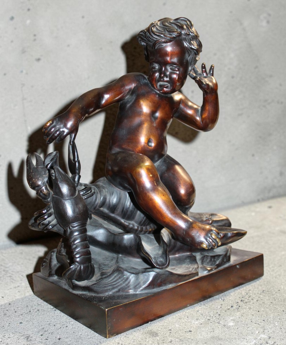 SCULTURA IN BRONZO DA PIGALLE, "BAMBINO PIZZICATO DALLA CHELA DI UN GAMBERO", FINE XIX SECOLO.