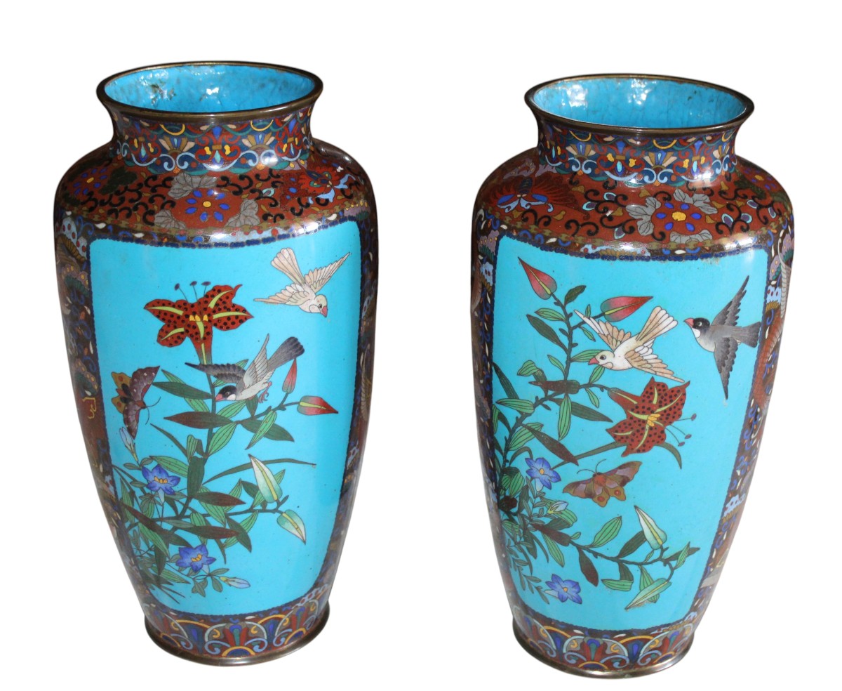 COPPIA DI VASI CLOISONNè GIAPPONESI, MEIJI PERIODO, FINE DEL XIX SECOLO.