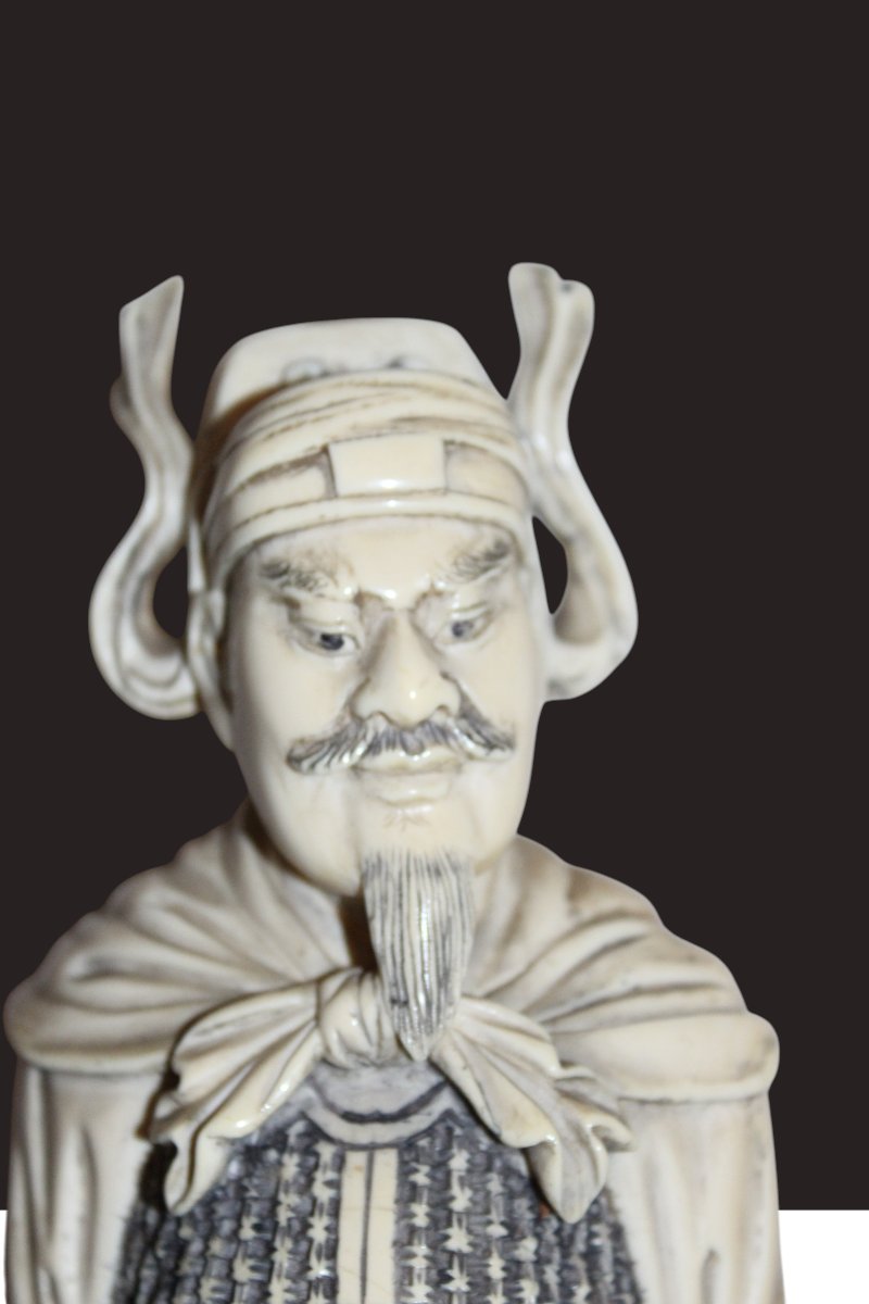 Scultura cinese in avorio raffigurante un guerriero, Cina 1920 circa.-photo-2