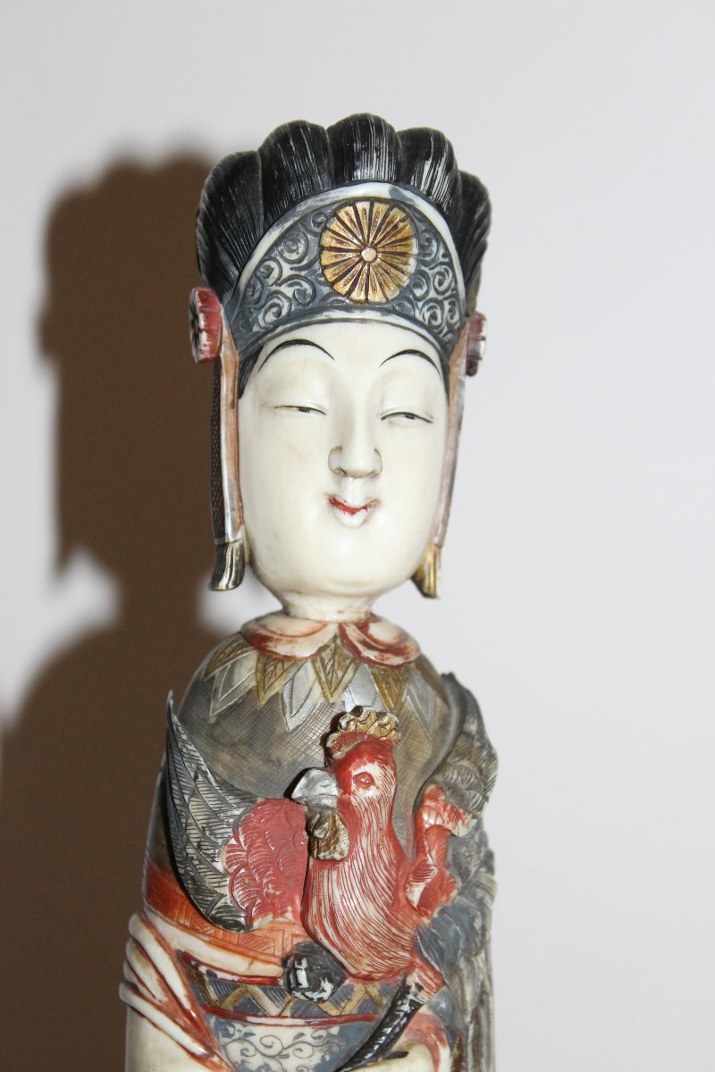 Scultura in avorio policroma raffigurante una Guanyin, Cina fine XIX secolo.-photo-3