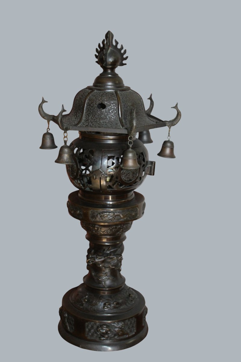 GRANDE LANTERNA BRUCIA PROFUMI IN BRONZO, GIAPPONE INIZIO 1900.