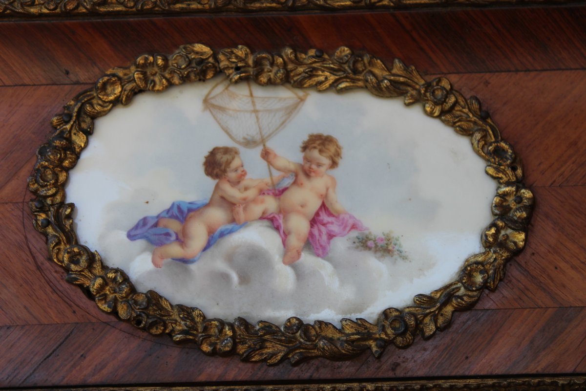 CAMERA DA LETTO DI EPOCA NAPOLEONE III CON PLACCHE IN PORCELLANA DI SEVRES, XIX SECOLO.