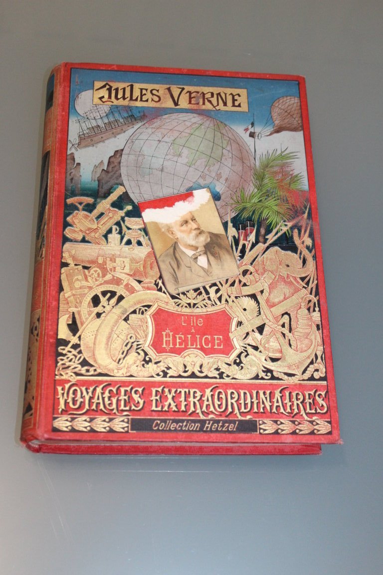 LIVRE DE JULES VERNE 