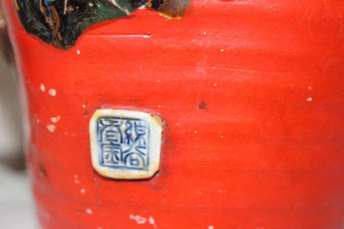 Vase Japonais En Gres Avec Applications En Porcelaine De Singe, Epoque Meiji Fine XIX Siecle.-photo-1