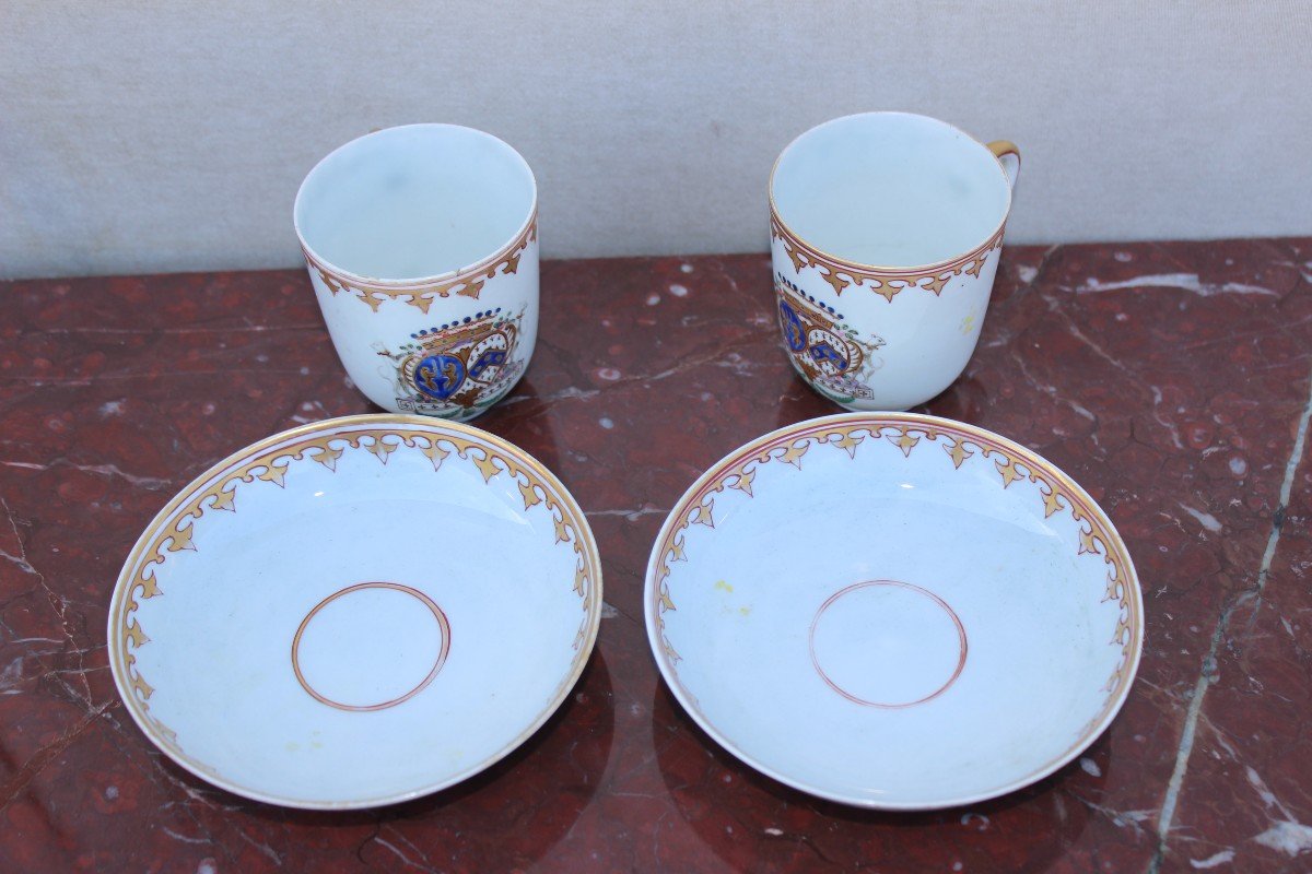PAIRE DE TASSES ET SOUCOUPES "ARMORIAL", CHINE XVIII SIECLE-photo-2