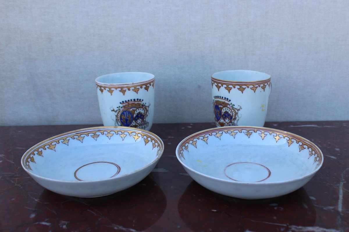 PAIRE DE TASSES ET SOUCOUPES "ARMORIAL", CHINE XVIII SIECLE-photo-4