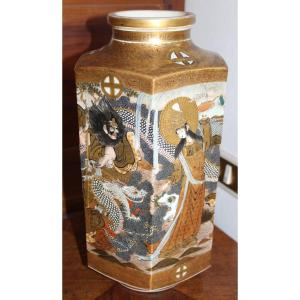 VASO GIAPPONESE SATSUMA ESAGONALE, MEIJI PERIODO, FINE DEL XIX SECOLO.